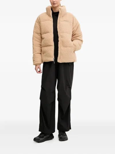 LOGO刺绣填充夹克