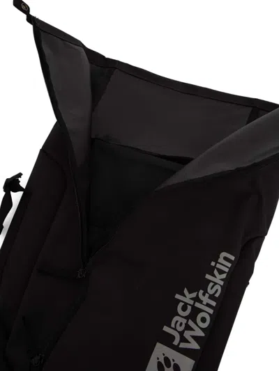 拉链开合双肩包