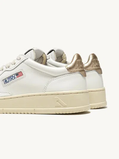 Autry Medalist Low Sneakers In White And Metallic Gold Leather In White