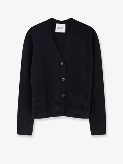 Closed Wool V-necked Cardigan In Black