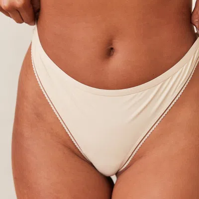 Lounge Latte In White