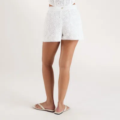 Lounge White In White