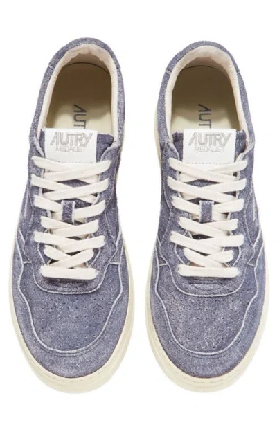 Autry Medalist Low Top Sneaker In Purple