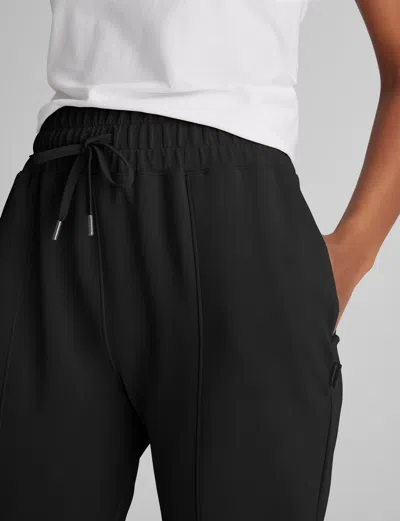 Tommy John Luxe Traveler High Waist Joggers In Black
