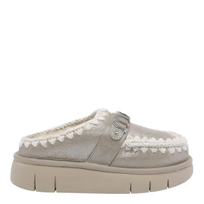 Mou Bounce Clog In Laminated Sheepskin Stone Color In Gray