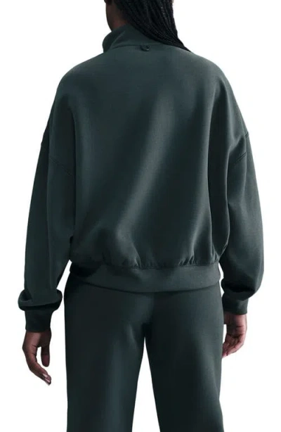 Nike 24.7 Impossiblysoft Dri-fit Oversize Half Zip Top In Green