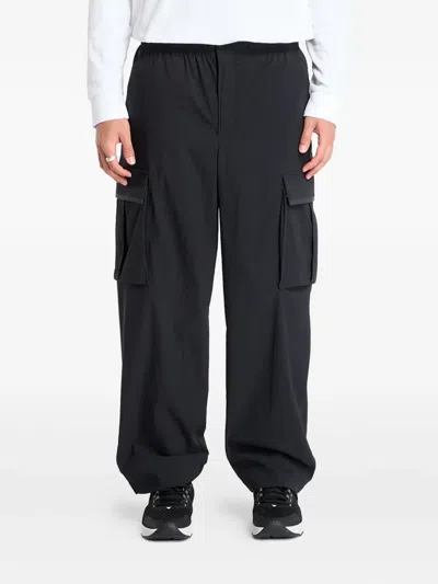 Under Armour Logo-embroidery Cargo-pocket Trousers In Black