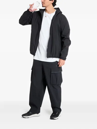 Under Armour Logo-embroidery Cargo-pocket Trousers In Black
