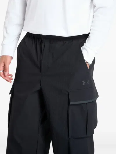 Under Armour Logo-embroidery Cargo-pocket Trousers In Black