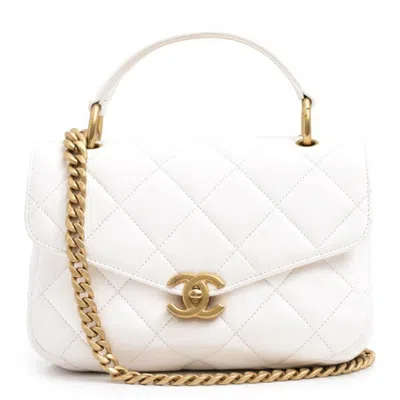 Pre-owned Chanel Matelasse White Leather Shoulder Bag ()