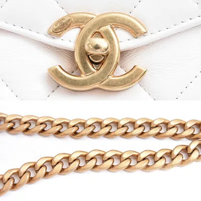 Pre-owned Chanel Matelasse White Leather Shoulder Bag ()