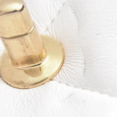 Pre-owned Chanel Matelasse White Leather Shoulder Bag ()