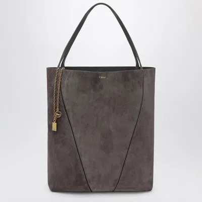 Chloé Spacious Tote Bag Featuring Chain Detail In Gray