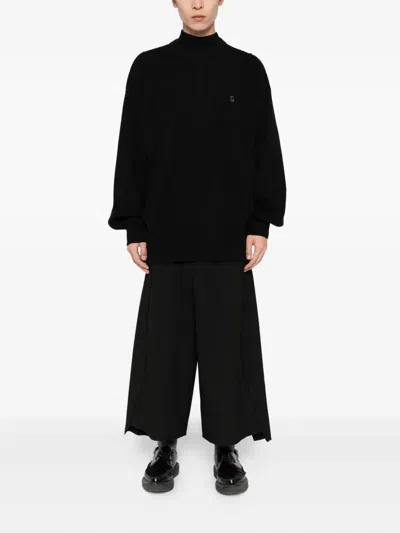 Songzio Distressed Cropped Trousers In Black