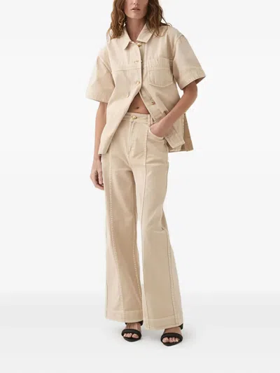 对比阔腿牛仔裤