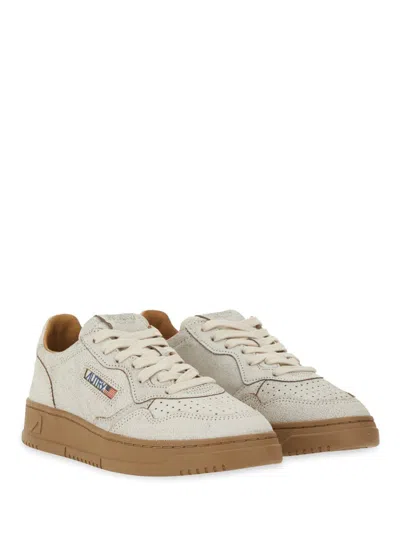 Autry "medalist Low" Sneaker In White