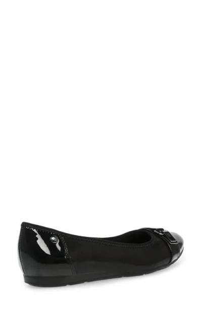 Anne Klein Akable Flat In Black