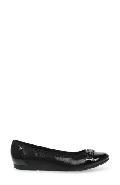 Anne Klein Akable Flat In Black