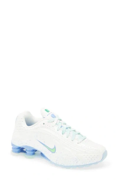 Nike Shox R4 Sneaker In White