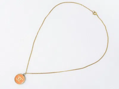 Pre-owned Chanel Vintage Cc Round Pendant Necklace Metal _plated Jewelry () In Gold