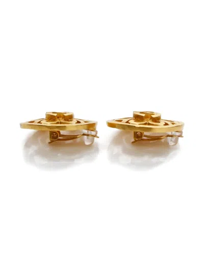 Pre-owned Chanel 1995 Signature Interlocking Cc Logo Clip-on Earrings In Gold