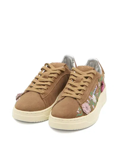 Autry Dallas Low Sneakers With Embroidered Floral Details In White