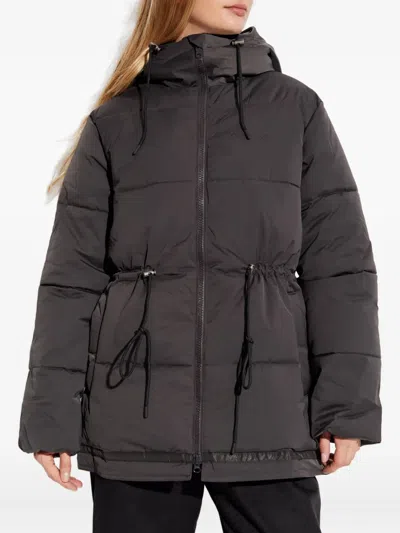 LOGO印花填充夹克