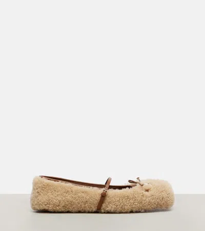 Gucci Horsebit Shearling Ballet Flats In Neutral