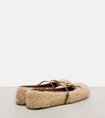 Gucci Horsebit Shearling Ballet Flats In Neutral
