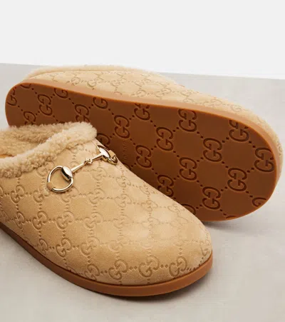 Gucci New Sol Suede Shearling Horsebit Mules In Neutral