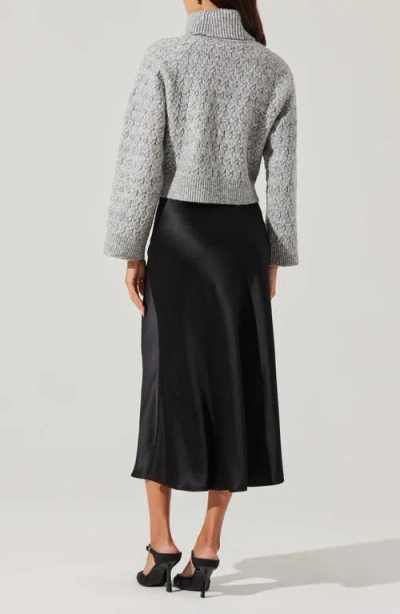 Astr The Label Textured Stitch Crop Turtleneck Sweater In Gray