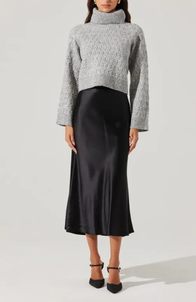 Astr The Label Textured Stitch Crop Turtleneck Sweater In Gray