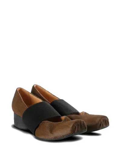 Uma Wang Elasticated-strap Pumps In Brown
