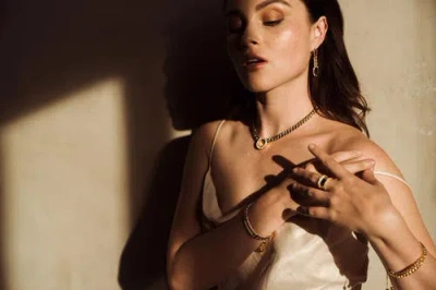 Zarux Side Braid With Stone Ring In Gold