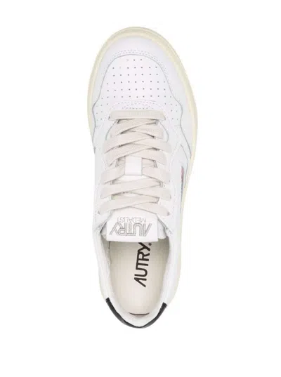 Autry Medalist Low-top Bicolor Leather Sneakers In White