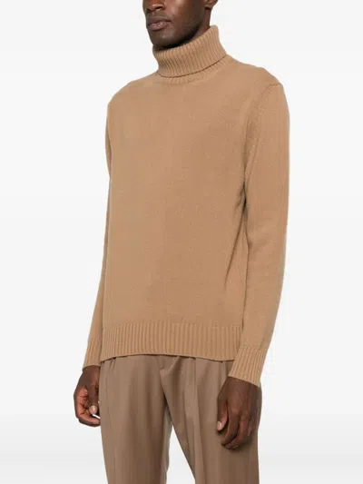 Seven Gauge Timeless Camel Knit Sweater With Smooth Texture In Nude