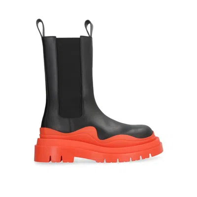 Bottega Veneta Contrasting Sole Leather Chelsea Booties In Black