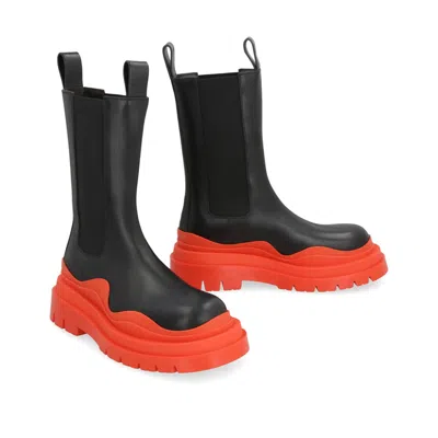 Bottega Veneta Contrasting Sole Leather Chelsea Booties In Black