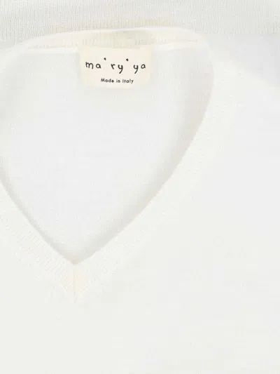 Ma'ry'ya Minimalist White Sweater With Classic Fit And Round Neckline In White