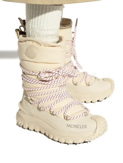 Moncler High Snow Boots Featuring Textured Outsole In Neutral