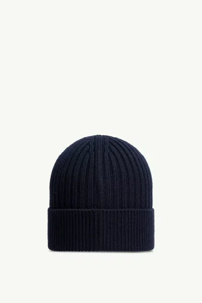 Moncler Grenoble Logo Patch Knitted Beanie In Black