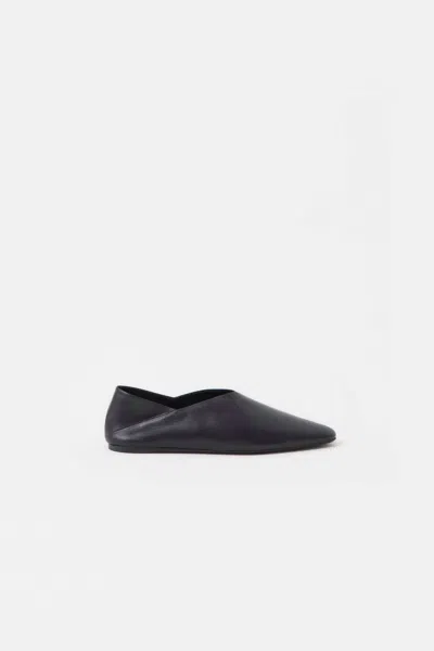 Closed Women's Ballerina Ballet Flats In Black In Black