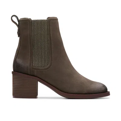 Clarks Chamberly Top In Grey Suede In Brown