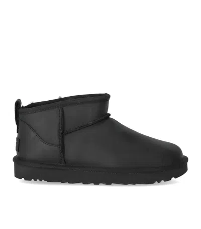 Ugg Classic Ultra Mini Black Ankle Boots With Shearling Lining In Leather Woman In Black