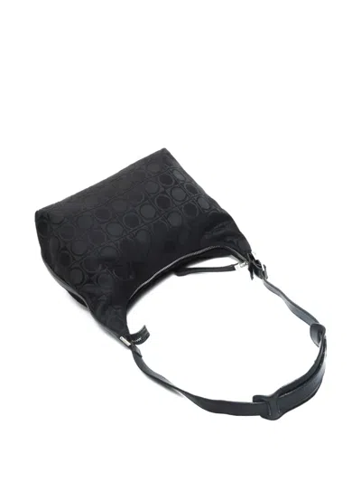 Pre-owned Ferragamo 2000s Ganchini-pattern Shoulder Bag In Black