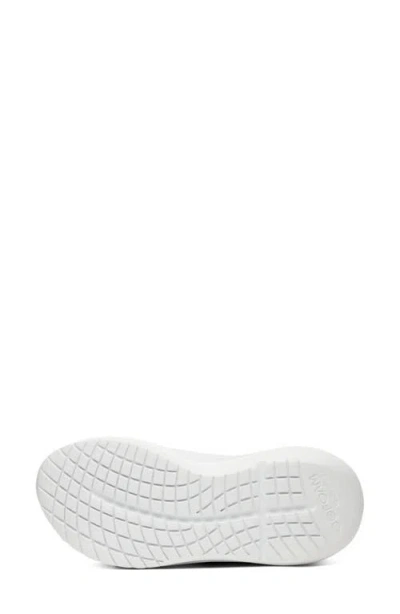 Oofos Oomy Stride Sneaker In White