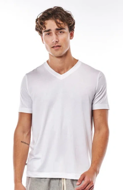 Leisure Lab Everyday V-neck In White