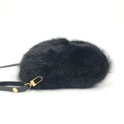 Pre-owned Louis Vuitton Black Pochette Shoulder Bag ()