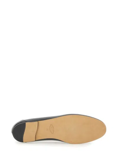 Tod's Leather Loafer In Black