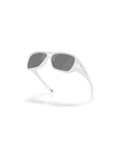 Oakley Dark Vision Rectangular Frame Sunglasses In White